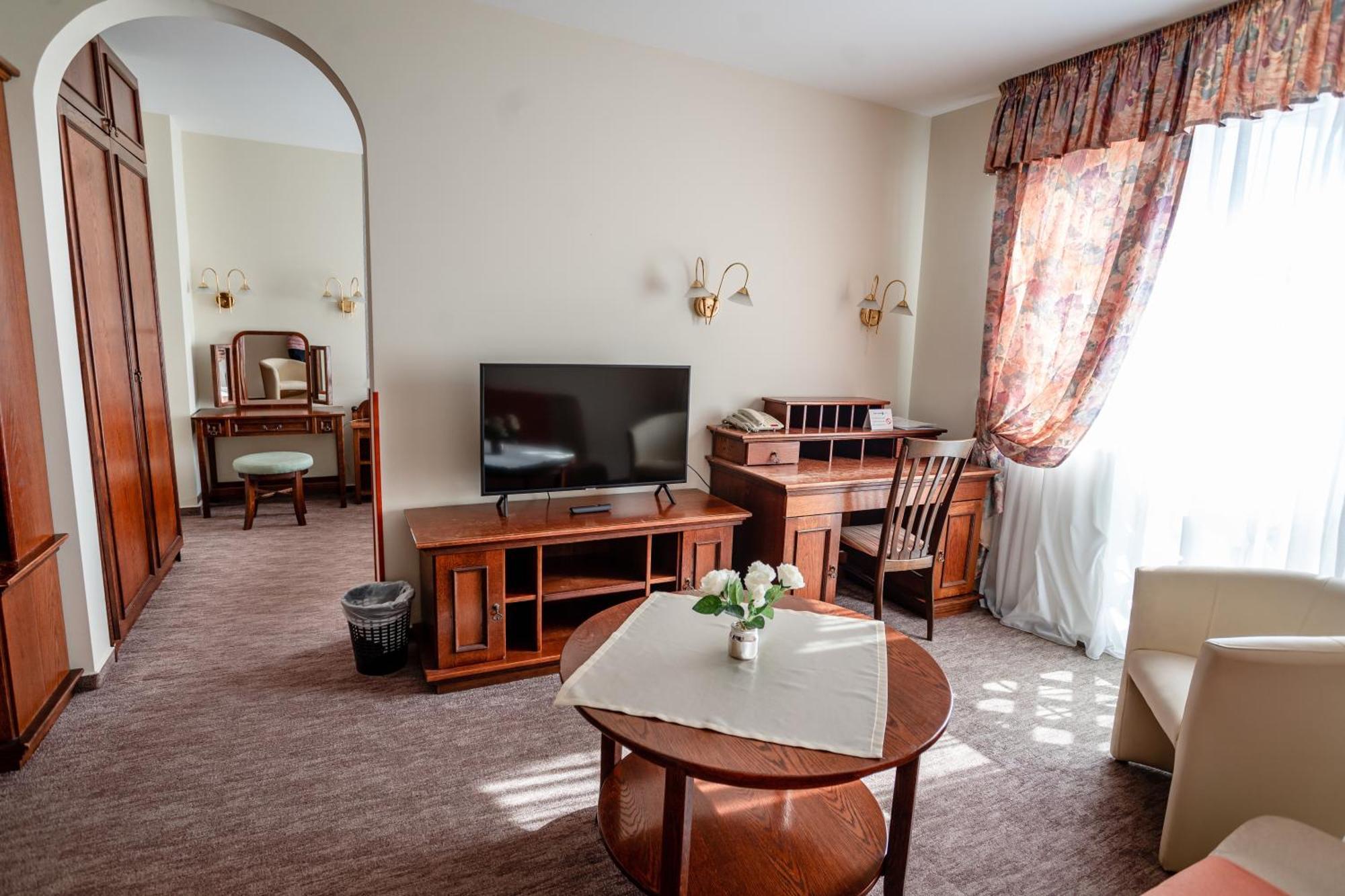 Hévíz Hotel Erzsebet מראה חיצוני תמונה